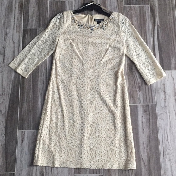 Short cream lace dress with beaded neckline - Picture 2 of 5